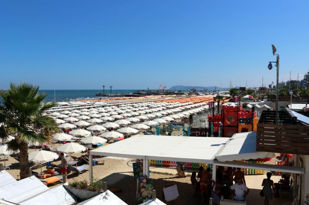 Hotel Record Riccione Exterior foto