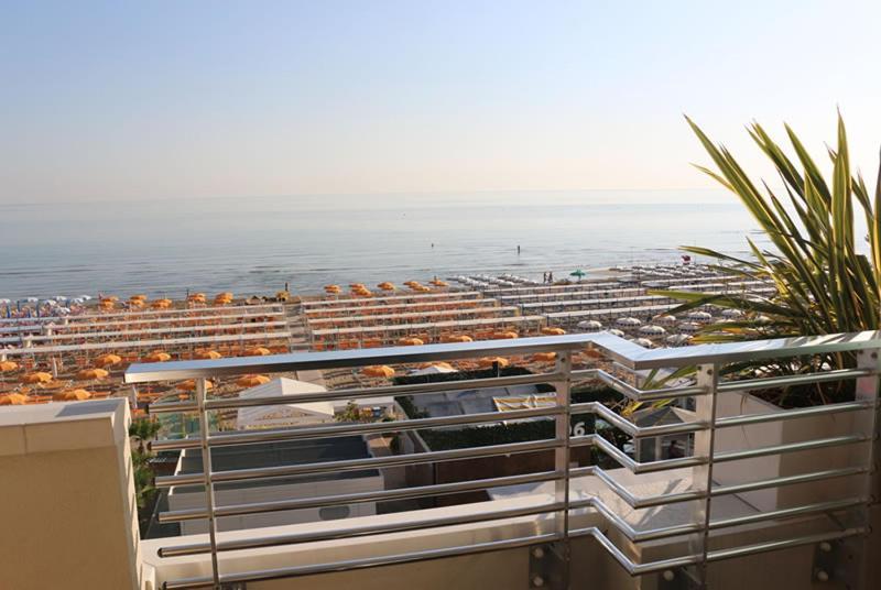 Hotel Record Riccione Exterior foto
