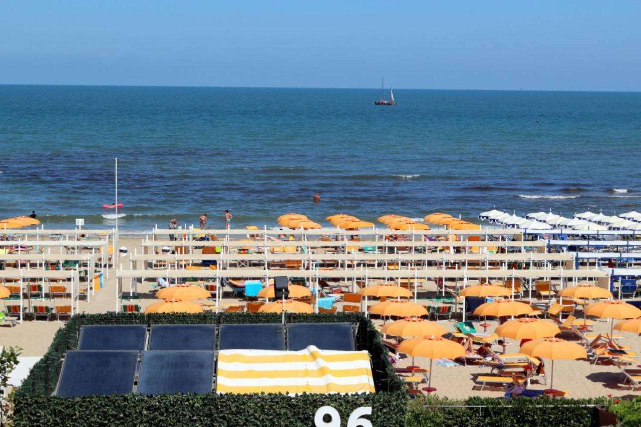 Hotel Record Riccione Exterior foto