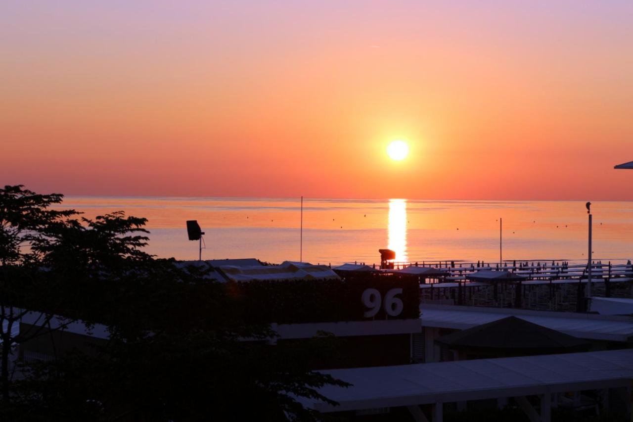 Hotel Record Riccione Exterior foto